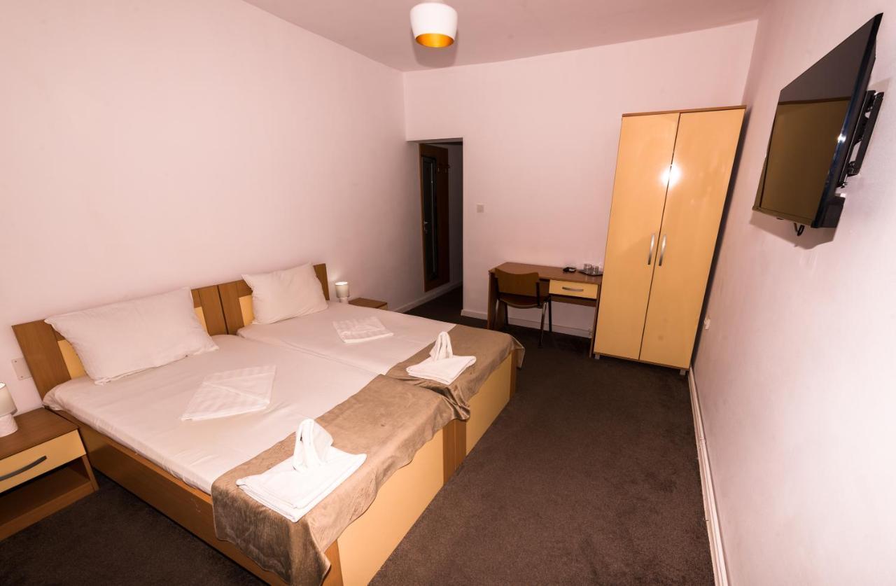 Hotel Manea Orşova Esterno foto