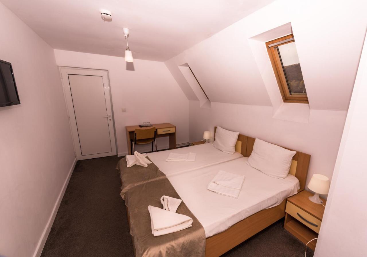 Hotel Manea Orşova Esterno foto