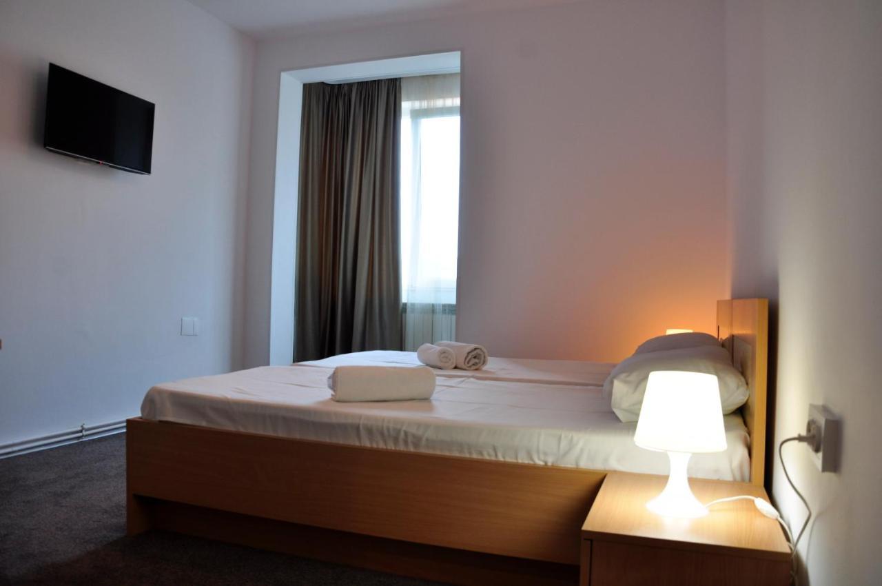 Hotel Manea Orşova Esterno foto