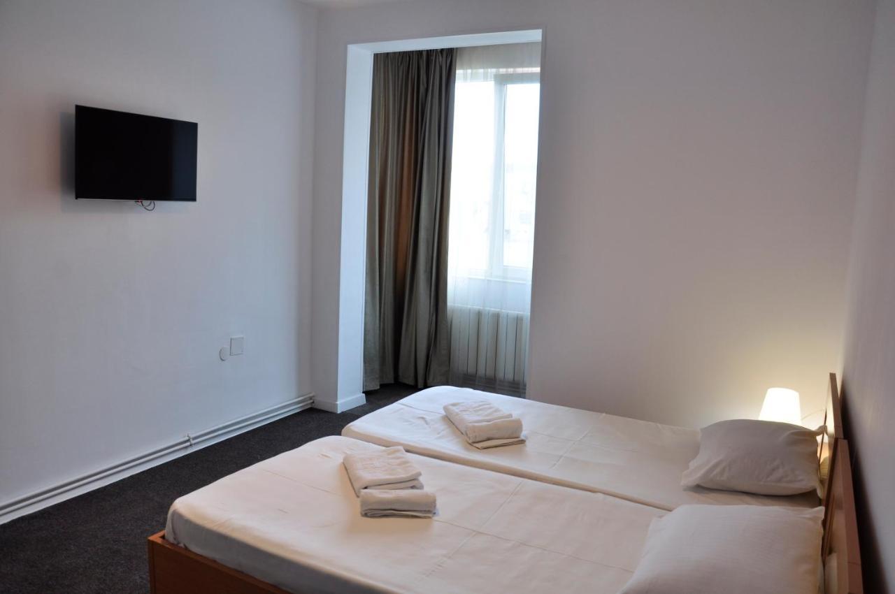 Hotel Manea Orşova Esterno foto