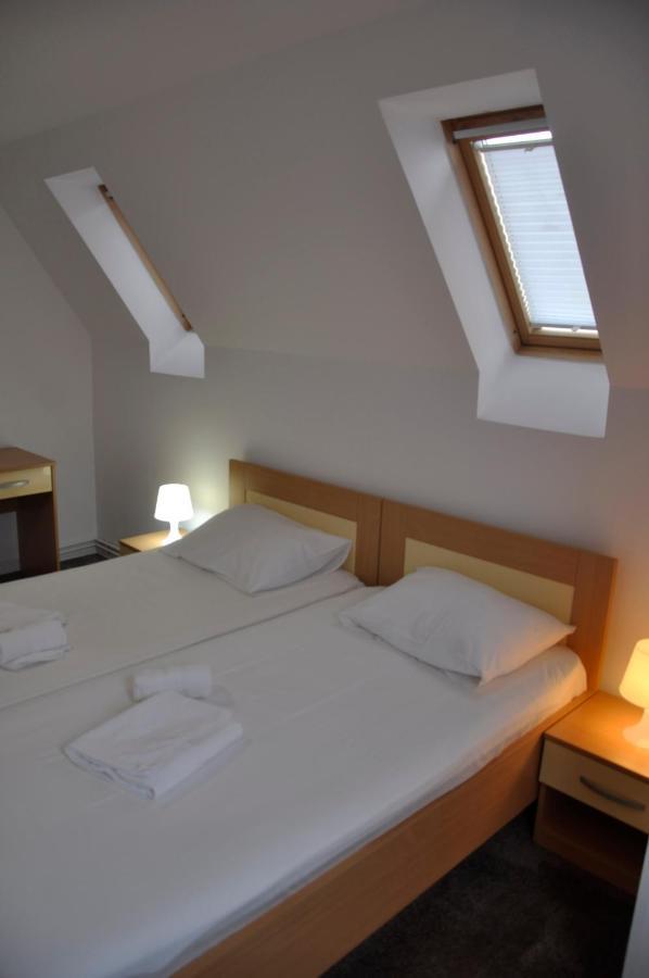 Hotel Manea Orşova Esterno foto